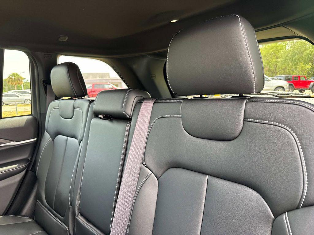 new 2025 Jeep Grand Cherokee car, priced at $49,215