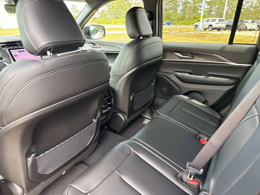 new 2025 Jeep Grand Cherokee car, priced at $49,215