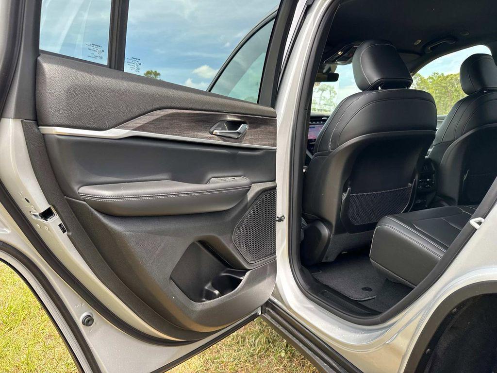 new 2025 Jeep Grand Cherokee car, priced at $49,215