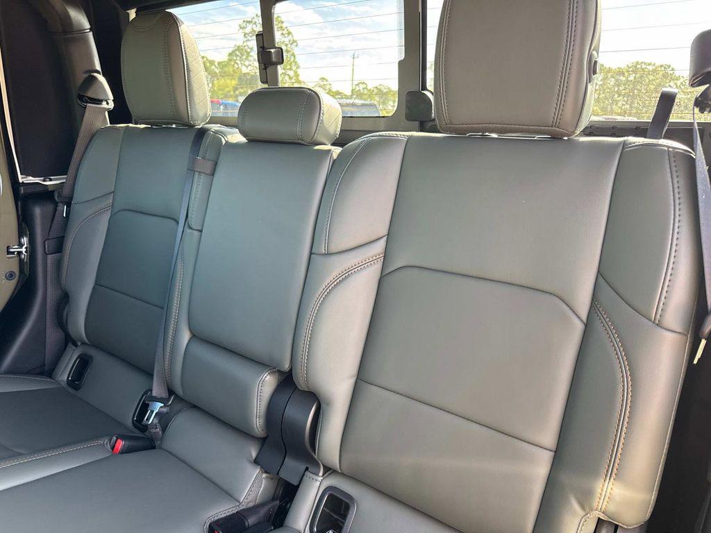 new 2026 Jeep Gladiator car, priced at $65,540