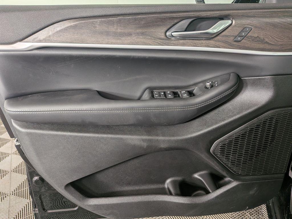 new 2025 Jeep Grand Cherokee car, priced at $48,758