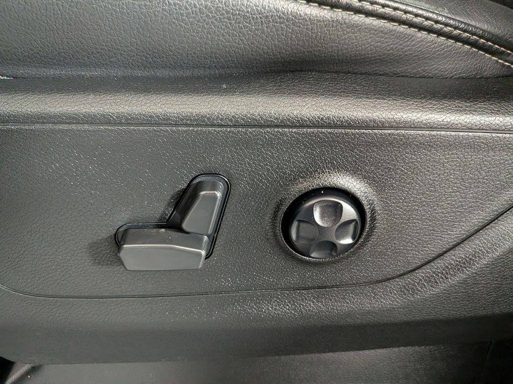 used 2021 Ram 1500 car, priced at $37,586