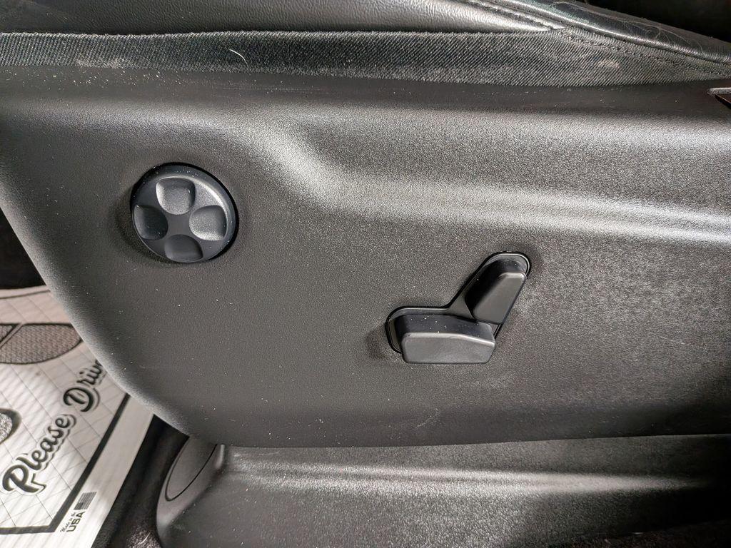 used 2016 Jeep Grand Cherokee car, priced at $17,128