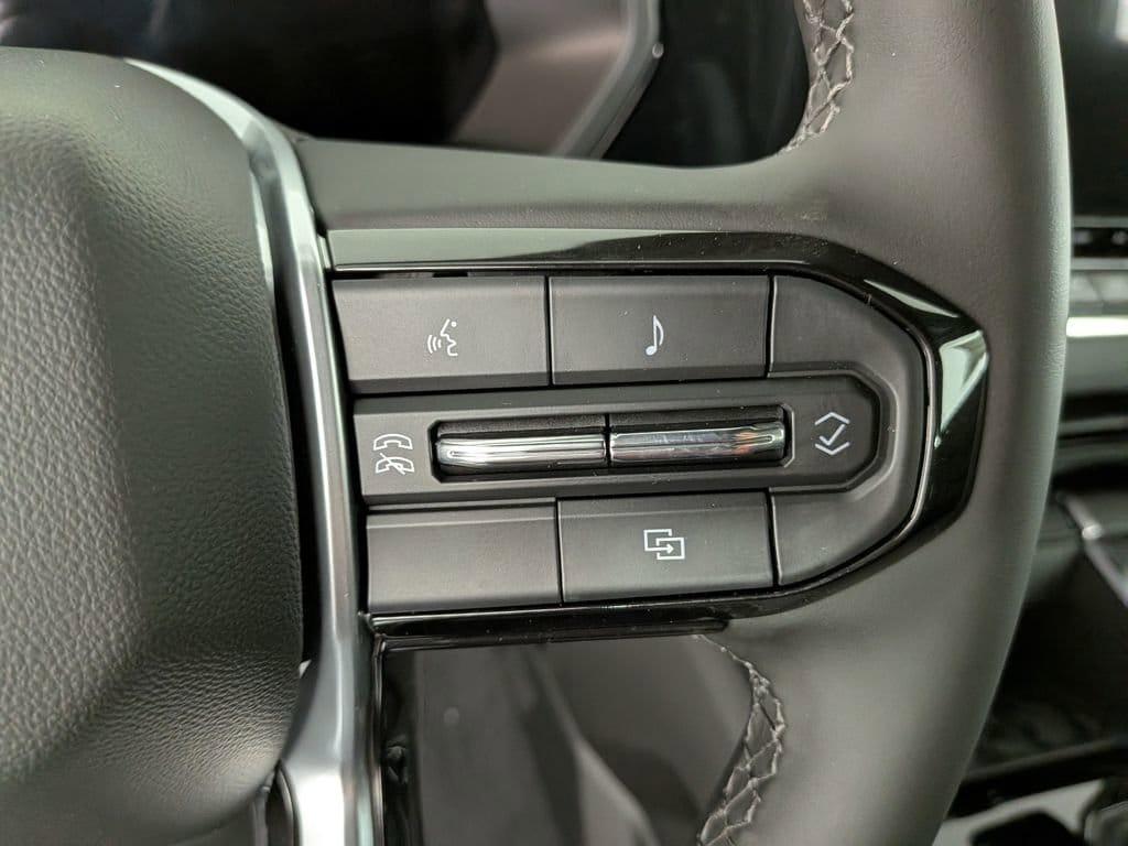 new 2025 Chevrolet Colorado car, priced at $39,134