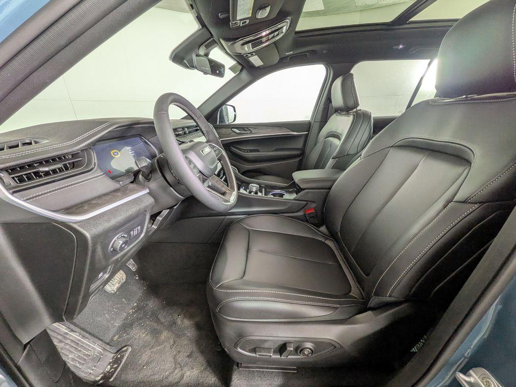 new 2026 Jeep Grand Cherokee car, priced at $50,043