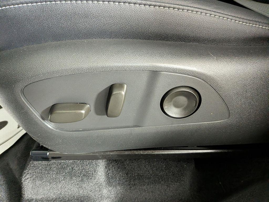 used 2025 Chevrolet Traverse car, priced at $38,970