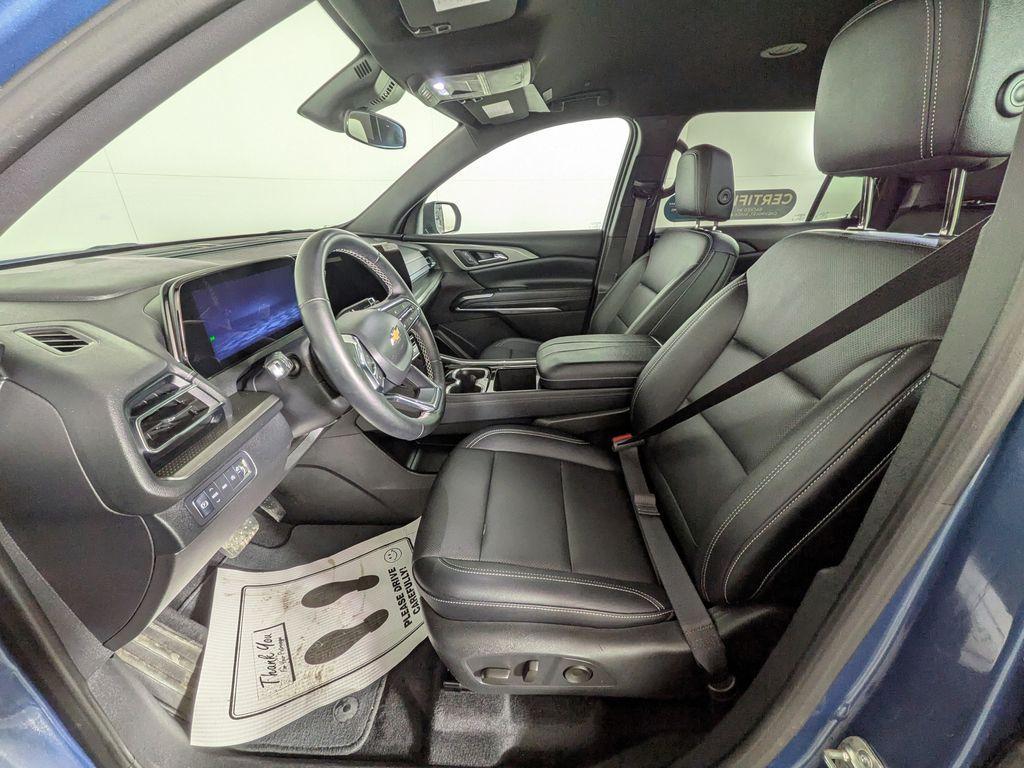 used 2025 Chevrolet Traverse car, priced at $38,970