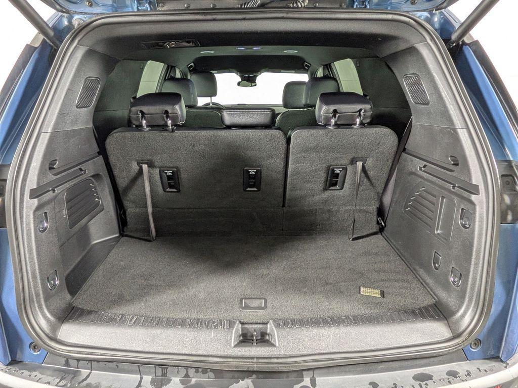used 2025 Chevrolet Traverse car, priced at $38,970