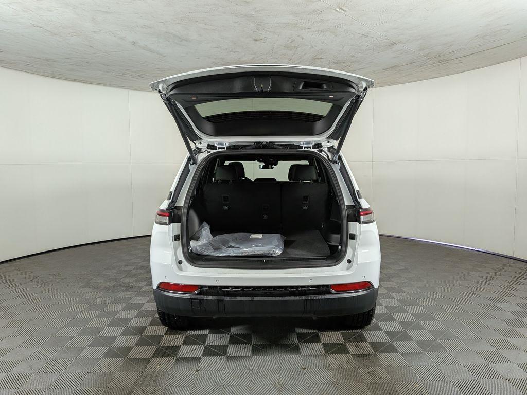 new 2025 Jeep Grand Cherokee car, priced at $46,194