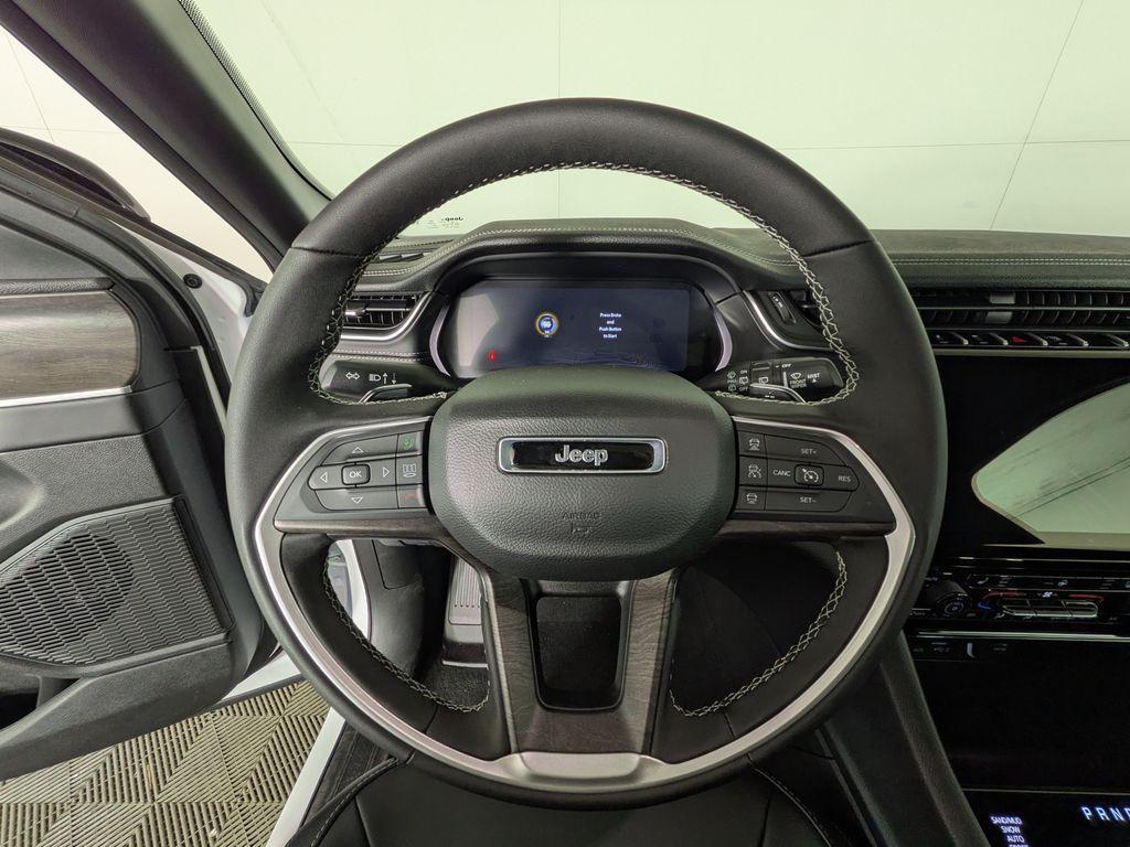 new 2025 Jeep Grand Cherokee car, priced at $46,194