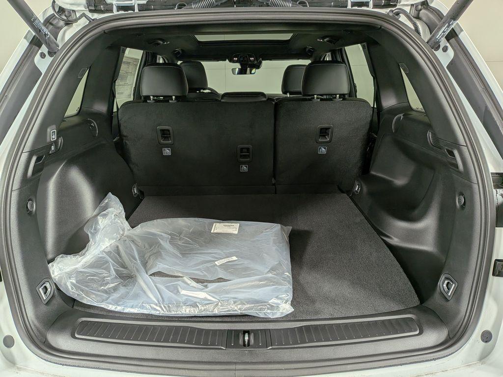 new 2025 Jeep Grand Cherokee car, priced at $46,194