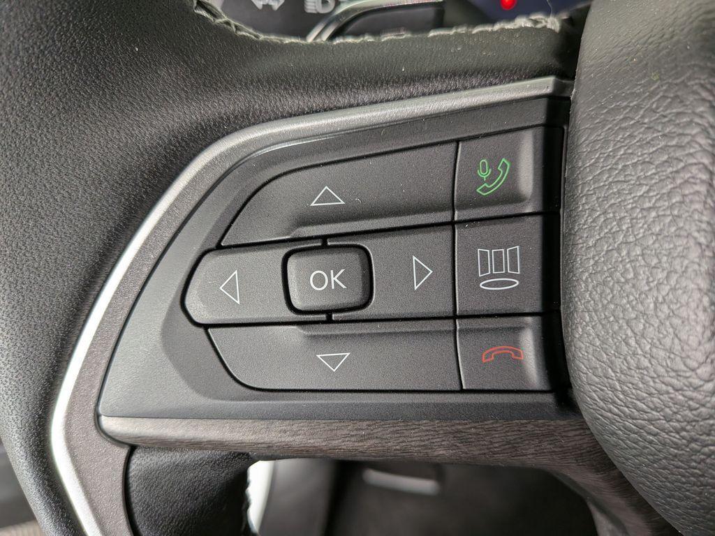 new 2025 Jeep Grand Cherokee car, priced at $46,194