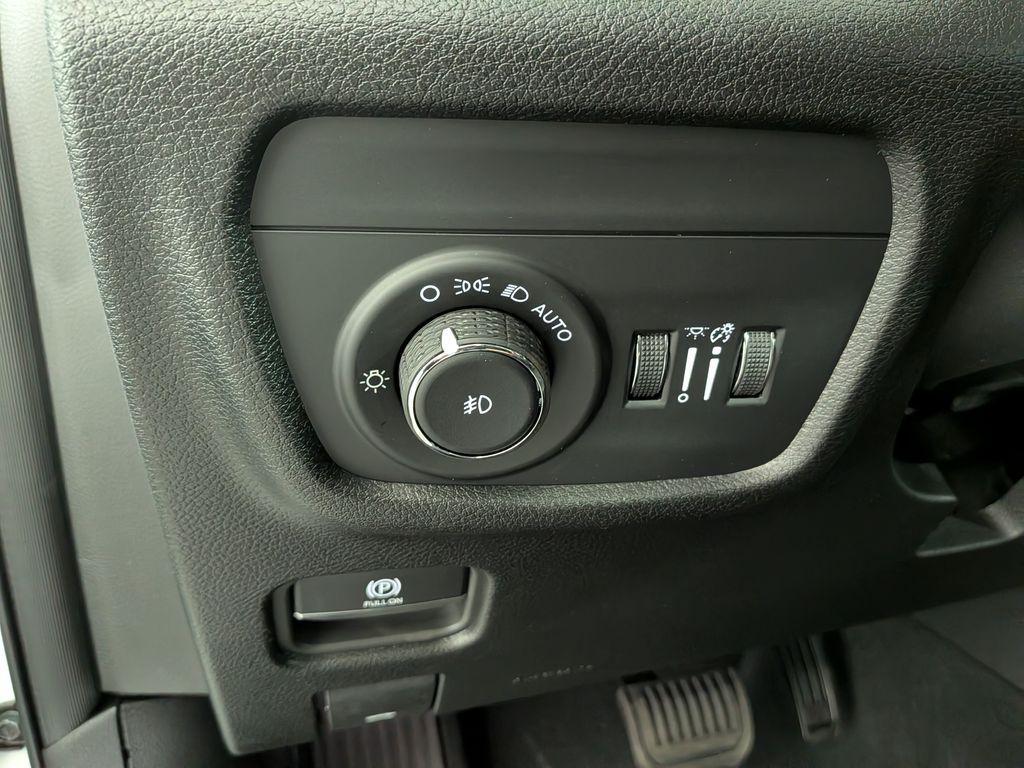 new 2025 Jeep Grand Cherokee car, priced at $46,194