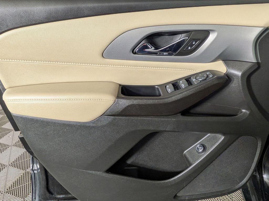 used 2022 Chevrolet Traverse car, priced at $22,488