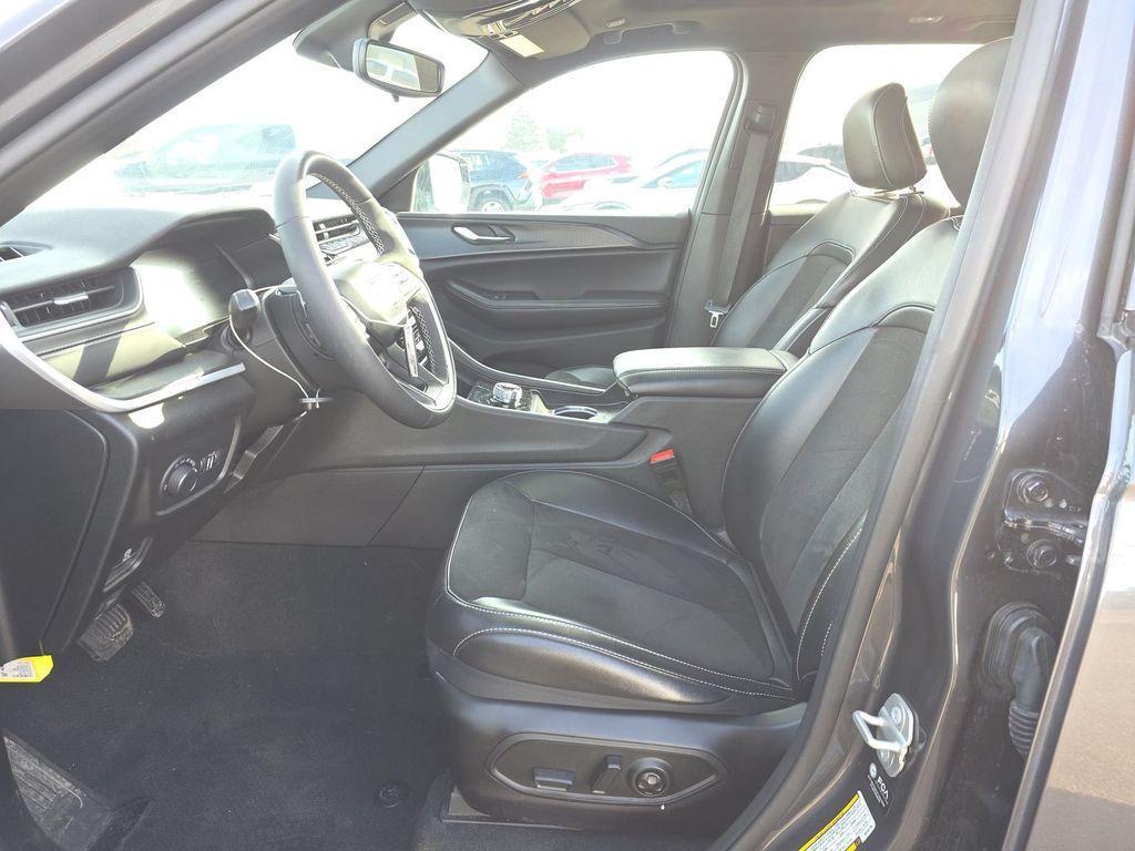 used 2024 Jeep Grand Cherokee car, priced at $34,988