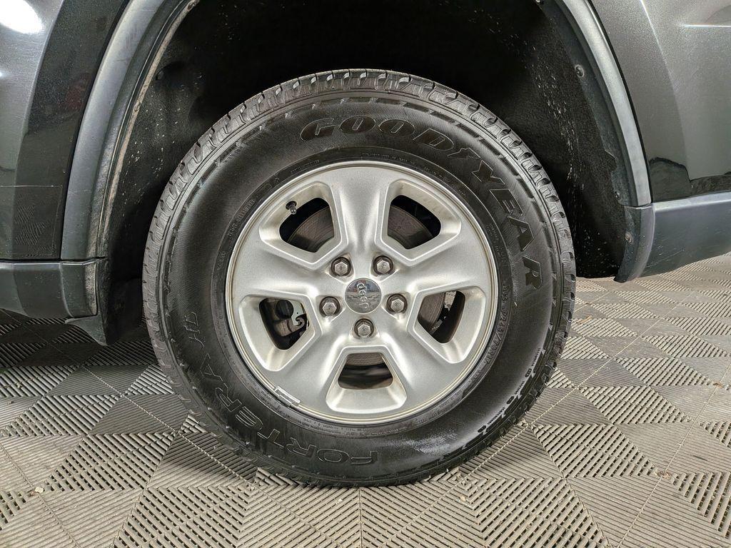 used 2016 Jeep Grand Cherokee car, priced at $10,370