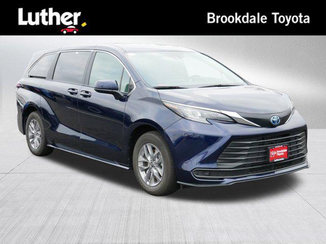used 2025 Toyota Sienna car, priced at $43,995