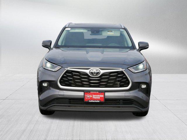 used 2021 Toyota Highlander car, priced at $24,995