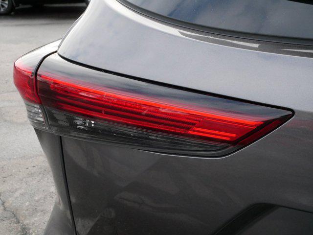 used 2021 Toyota Highlander car, priced at $24,995