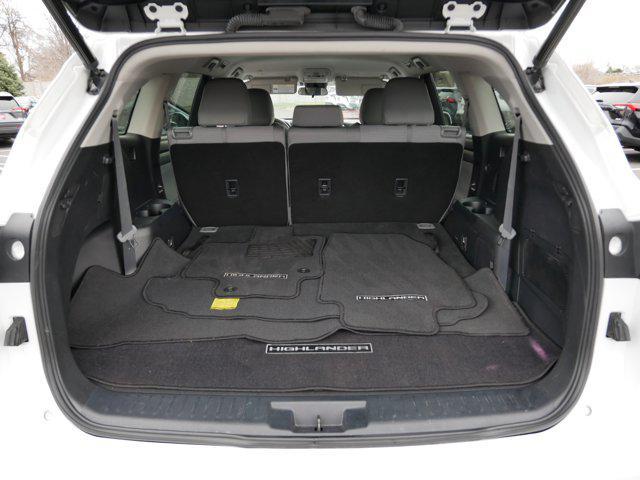 used 2022 Toyota Highlander car, priced at $32,144