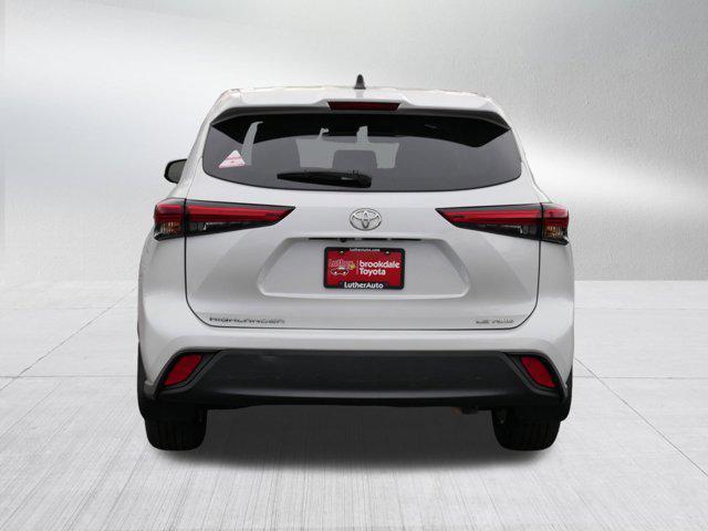 used 2022 Toyota Highlander car, priced at $32,144