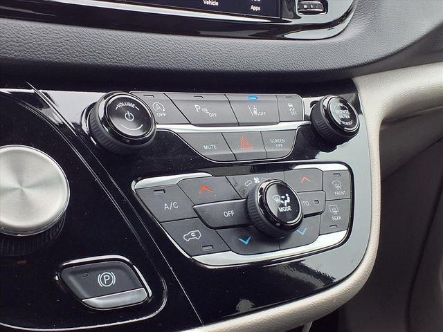 used 2024 Chrysler Pacifica car, priced at $25,780