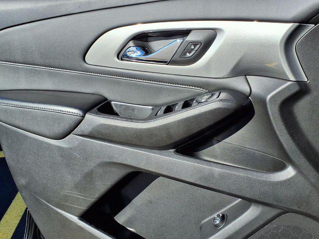 used 2023 Chevrolet Traverse car, priced at $28,980