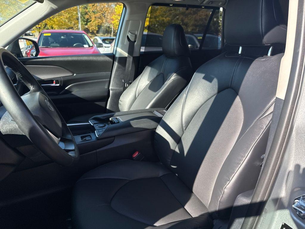 used 2024 Toyota Grand Highlander car, priced at $44,998