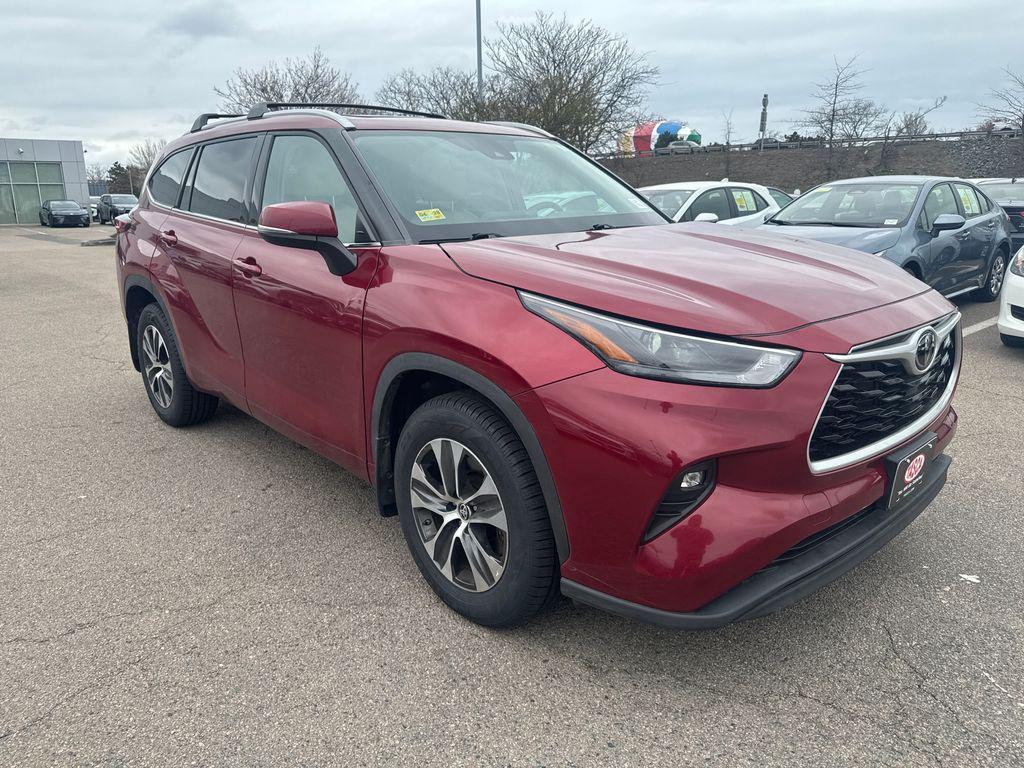 used 2022 Toyota Highlander car, priced at $39,499