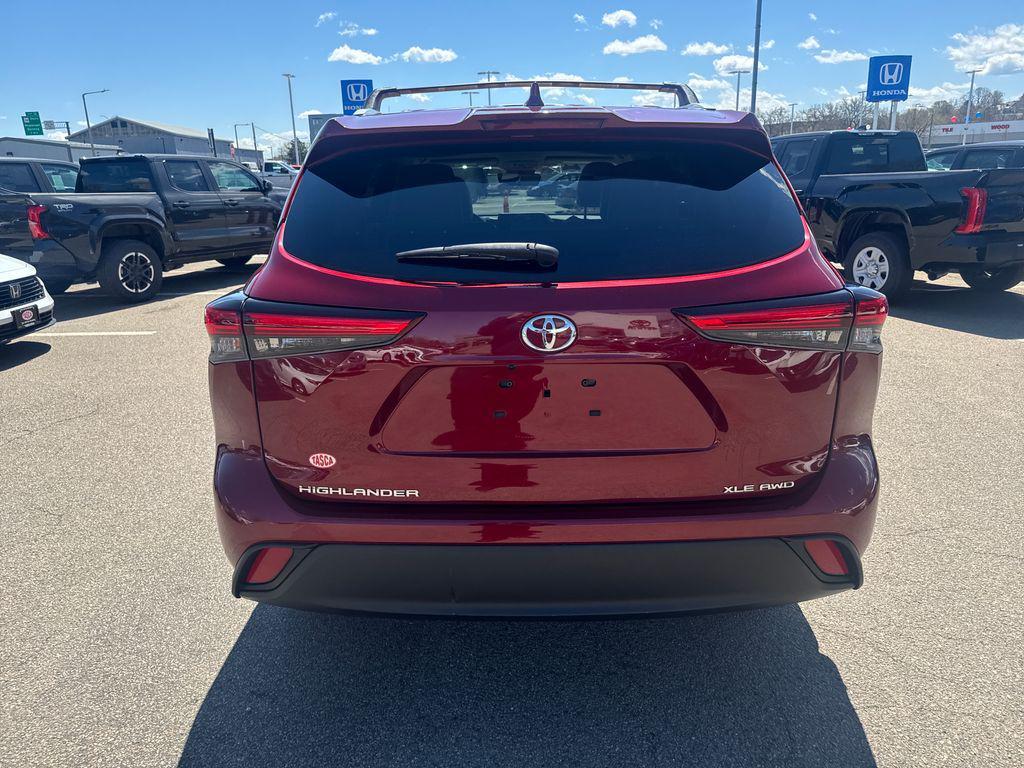 used 2022 Toyota Highlander car, priced at $39,250