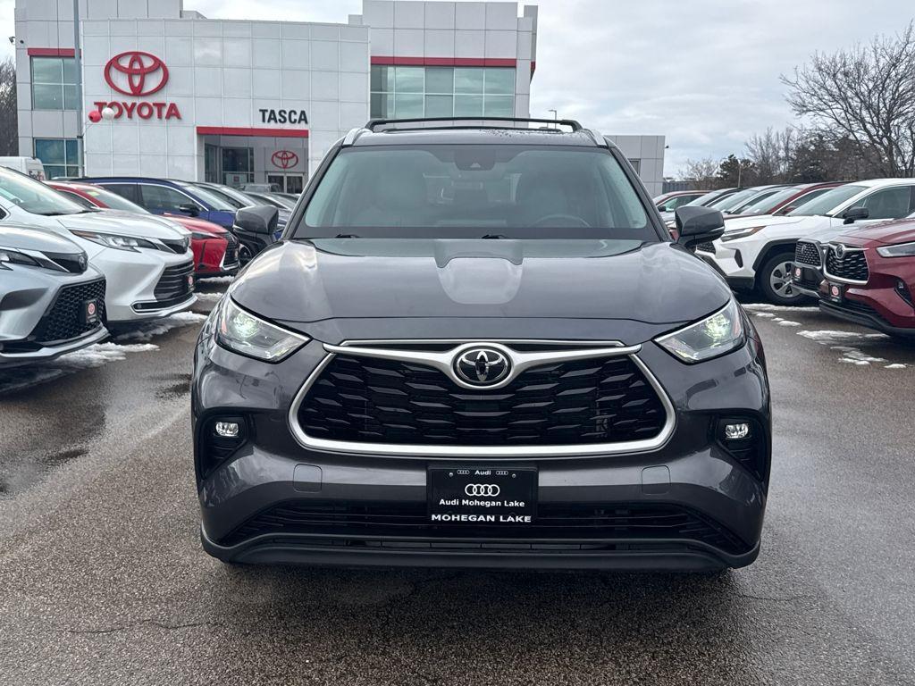 used 2022 Toyota Highlander car, priced at $32,497