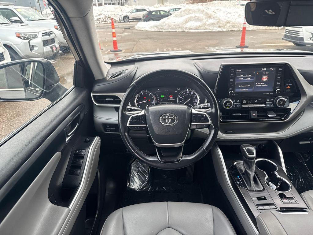 used 2022 Toyota Highlander car, priced at $32,497