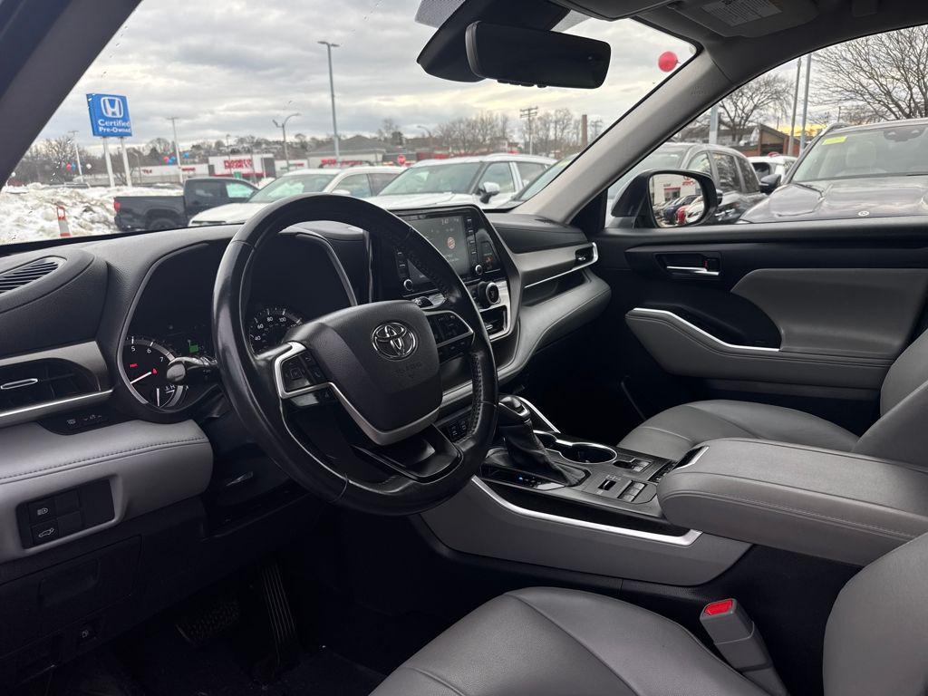 used 2022 Toyota Highlander car, priced at $32,497