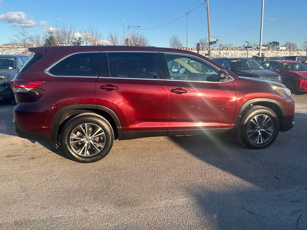 used 2019 Toyota Highlander car, priced at $27,397