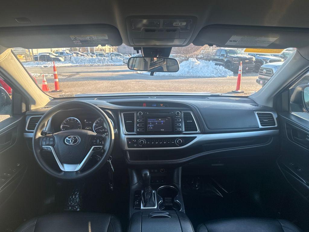 used 2019 Toyota Highlander car, priced at $27,397