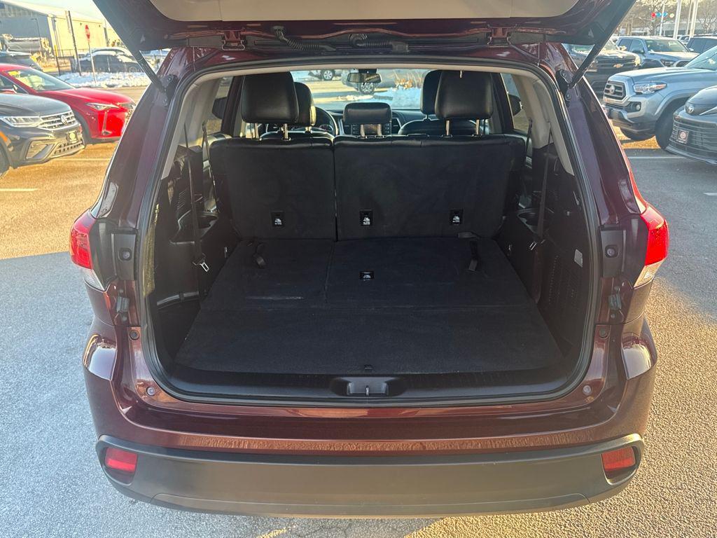 used 2019 Toyota Highlander car, priced at $27,397