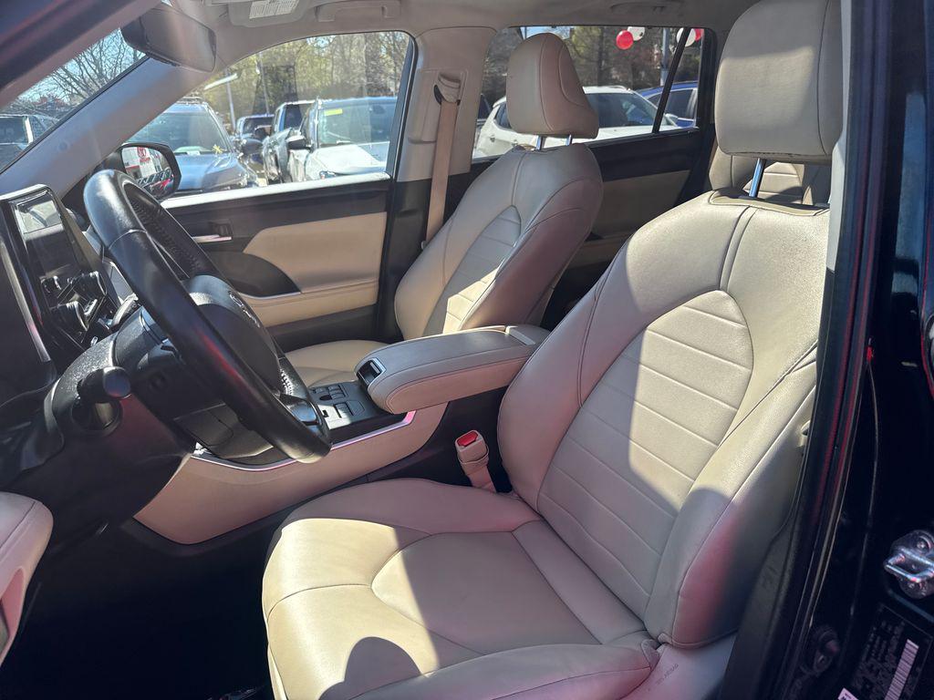 used 2024 Toyota Highlander car, priced at $40,750