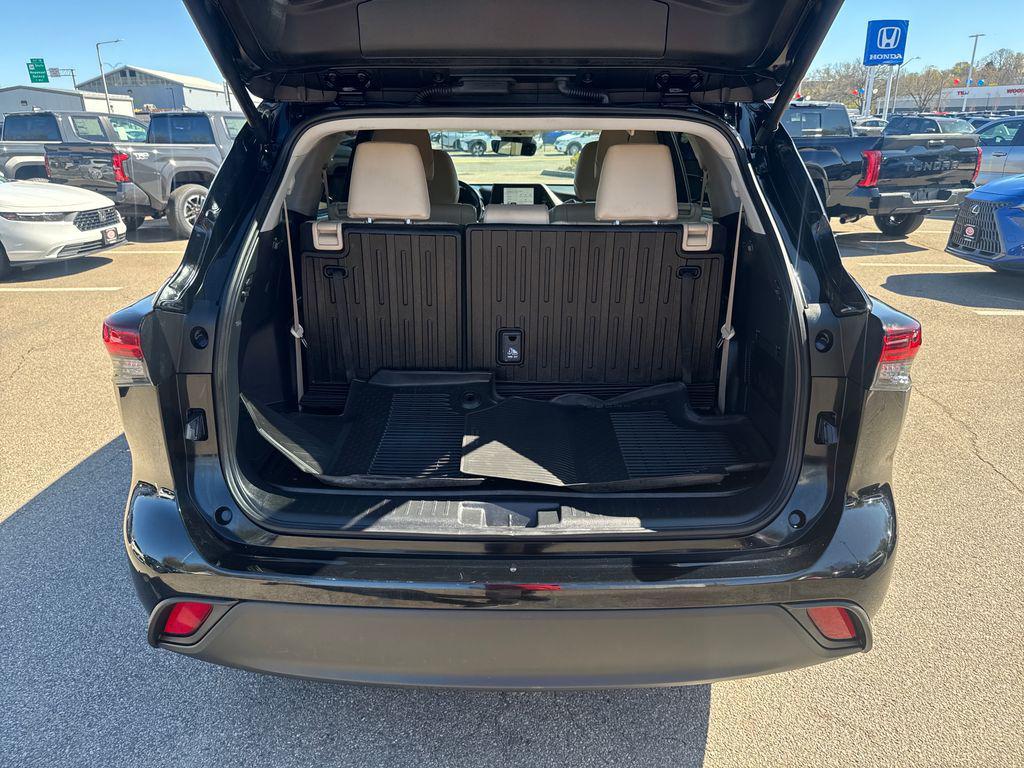 used 2024 Toyota Highlander car, priced at $40,750