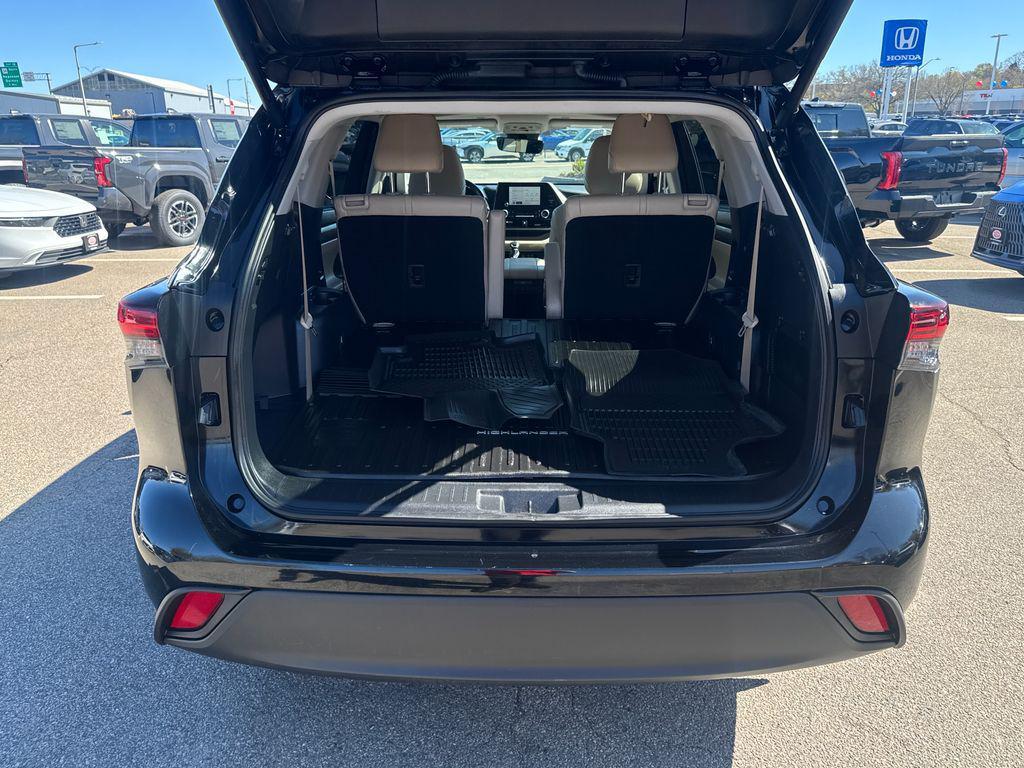 used 2024 Toyota Highlander car, priced at $40,750