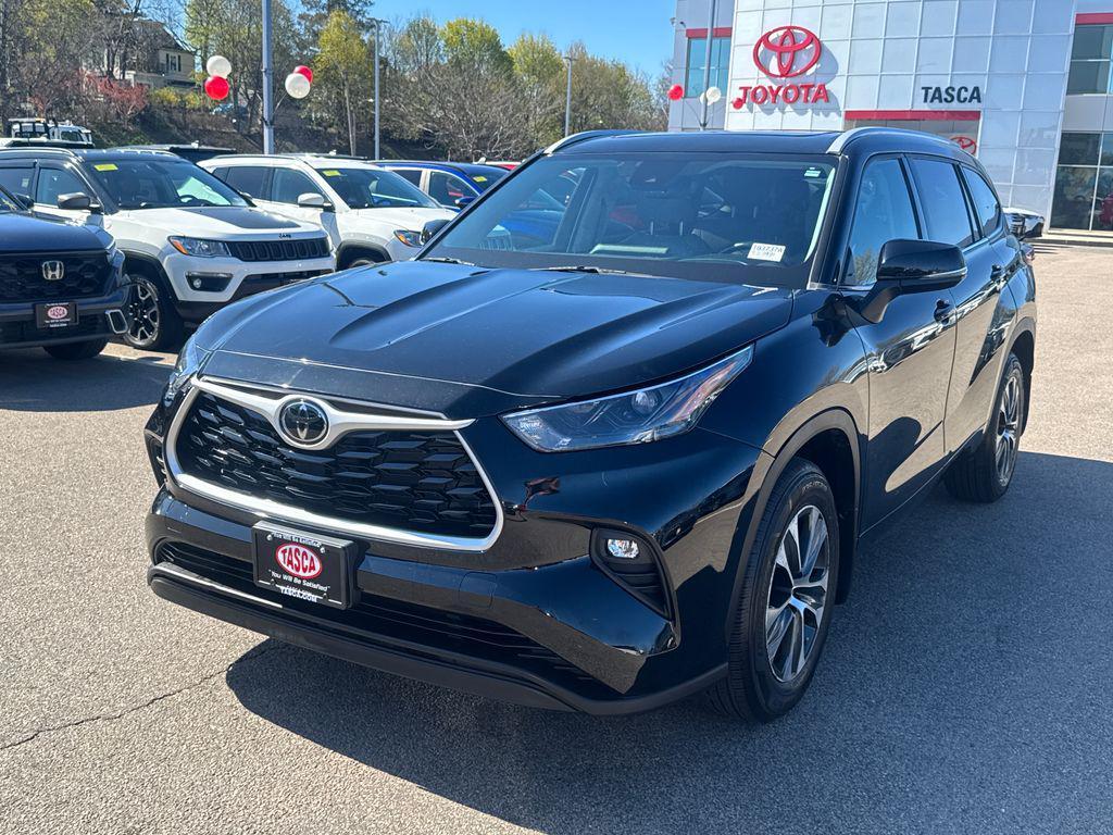 used 2022 Toyota Highlander car, priced at $37,230