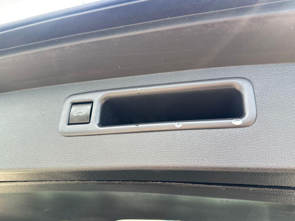 used 2025 Toyota Highlander Hybrid car, priced at $45,999