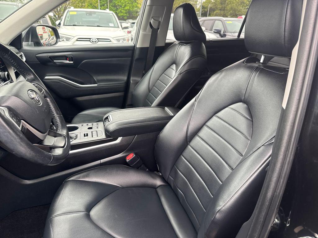 used 2023 Toyota Highlander car, priced at $39,249