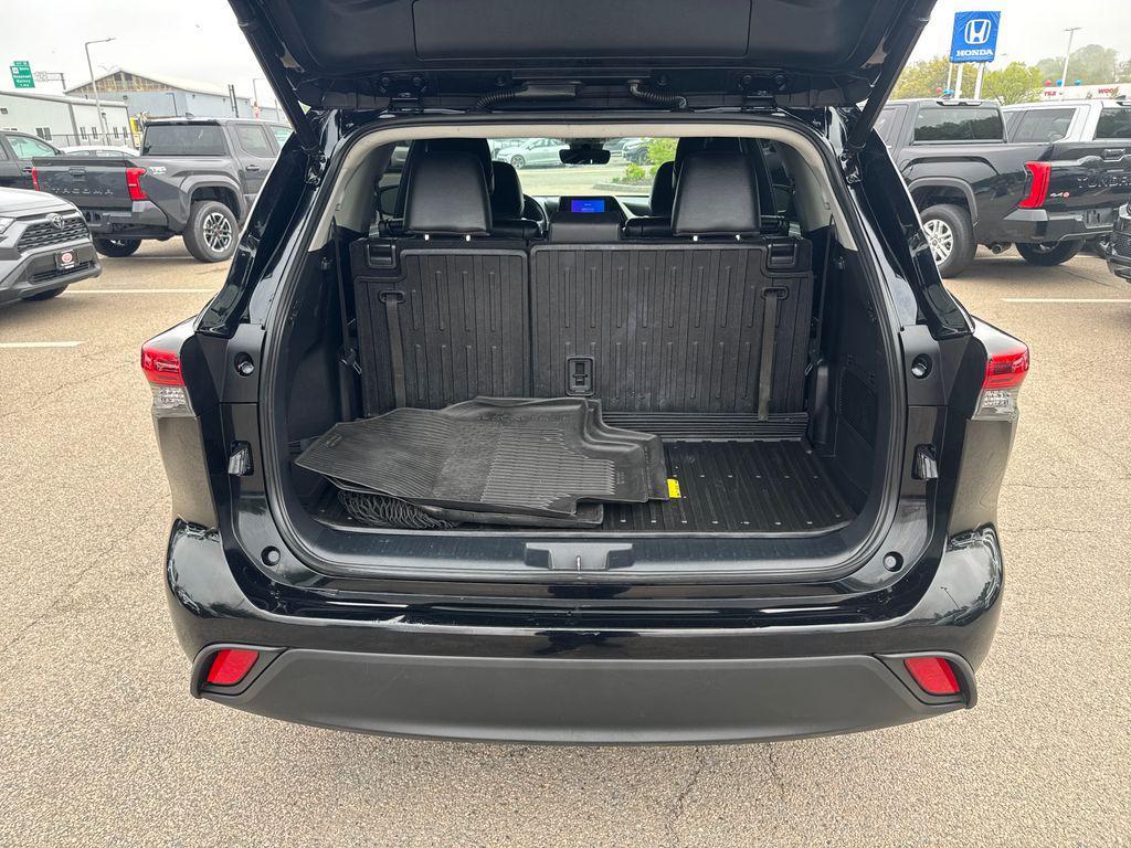 used 2023 Toyota Highlander car, priced at $39,249