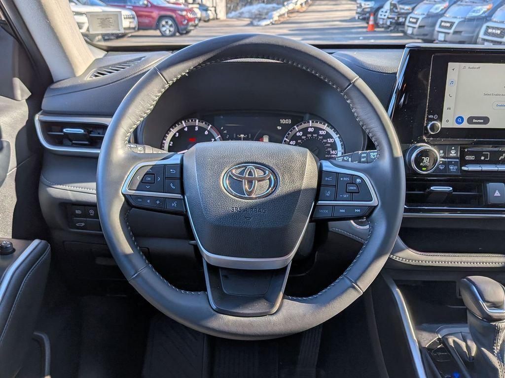 used 2024 Toyota Highlander car, priced at $40,457