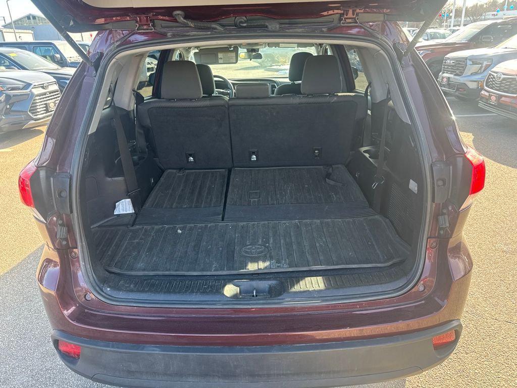 used 2019 Toyota Highlander car, priced at $24,398