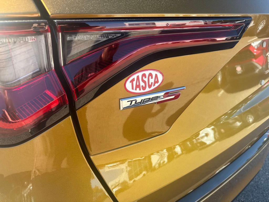 used 2022 Acura MDX car, priced at $46,498