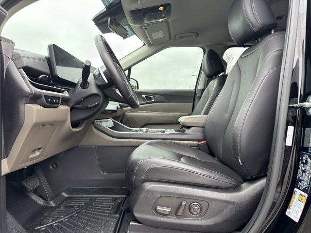 used 2025 Kia Carnival Hybrid car, priced at $38,295