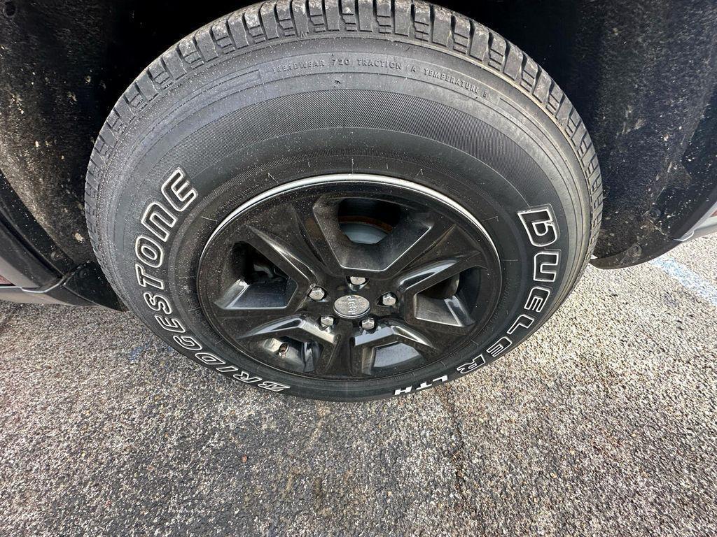 used 2017 Jeep Grand Cherokee car, priced at $16,500