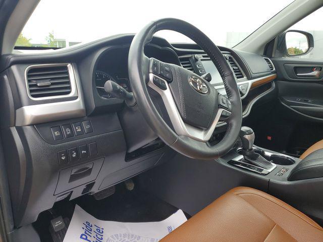 used 2019 Toyota Highlander car, priced at $32,486