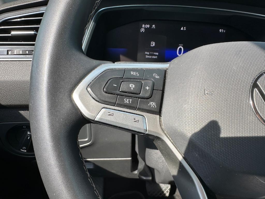 2023 Deep Black Pearl Effect Volkswagen Tiguan